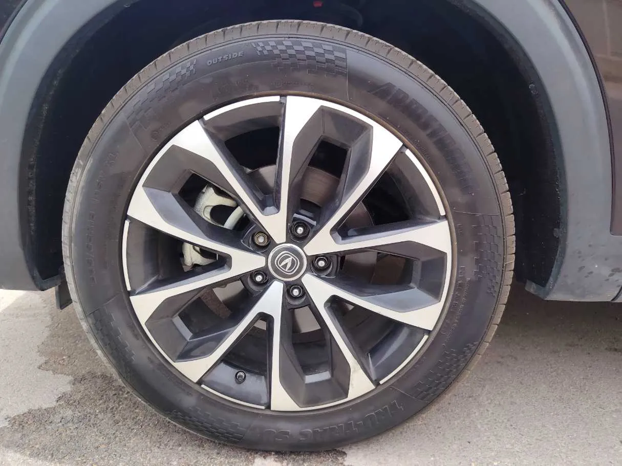 Car image 10