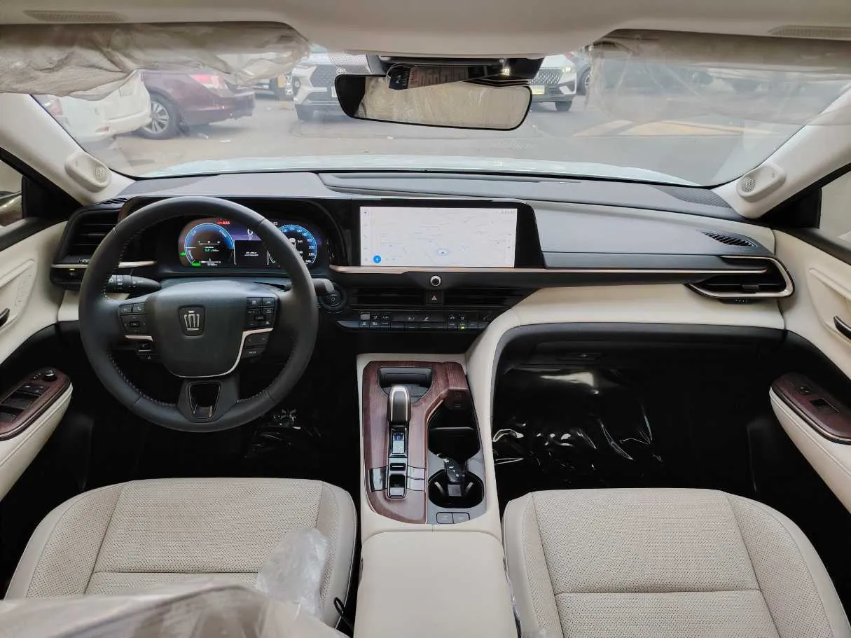 Car image 19