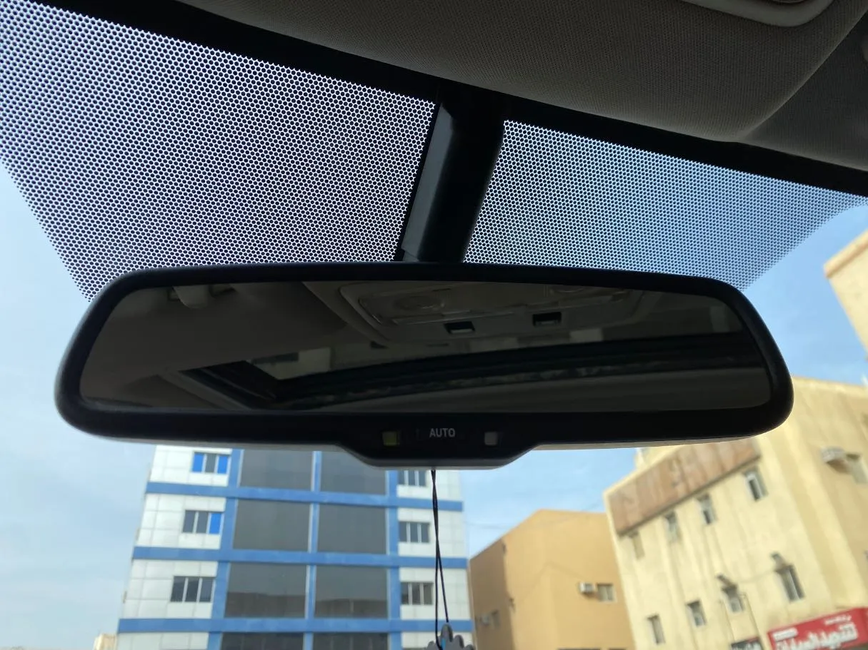 Car image 26