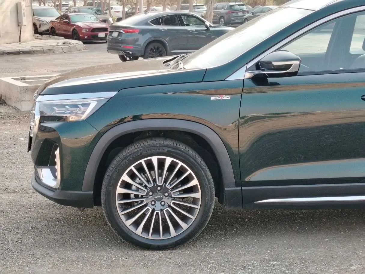 Car image 9