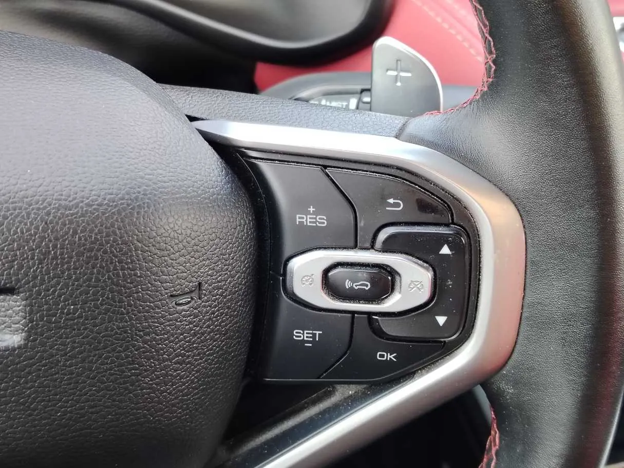 Car image 26