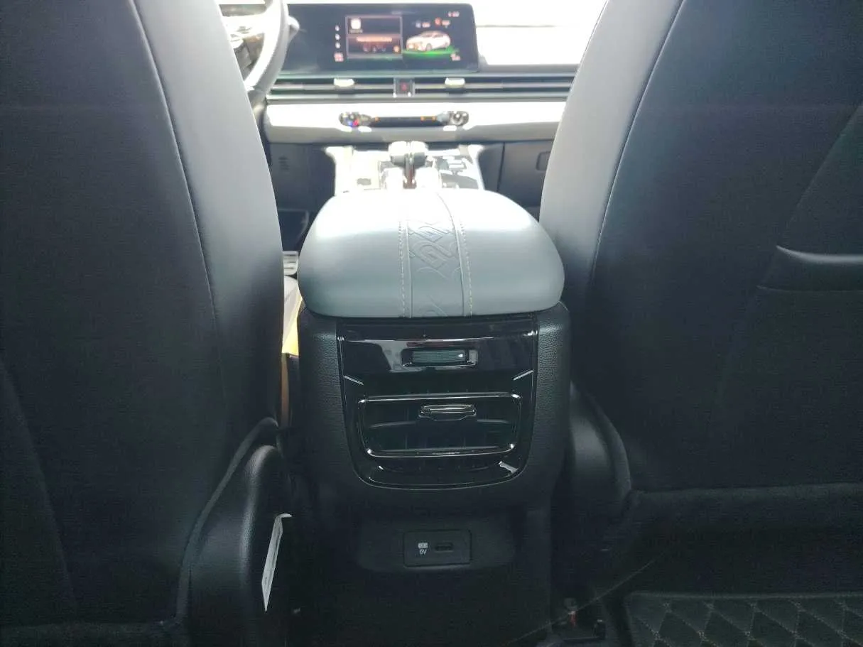 Car image 28