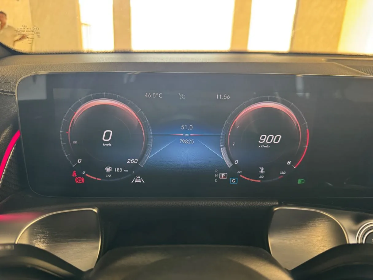 Car image 18
