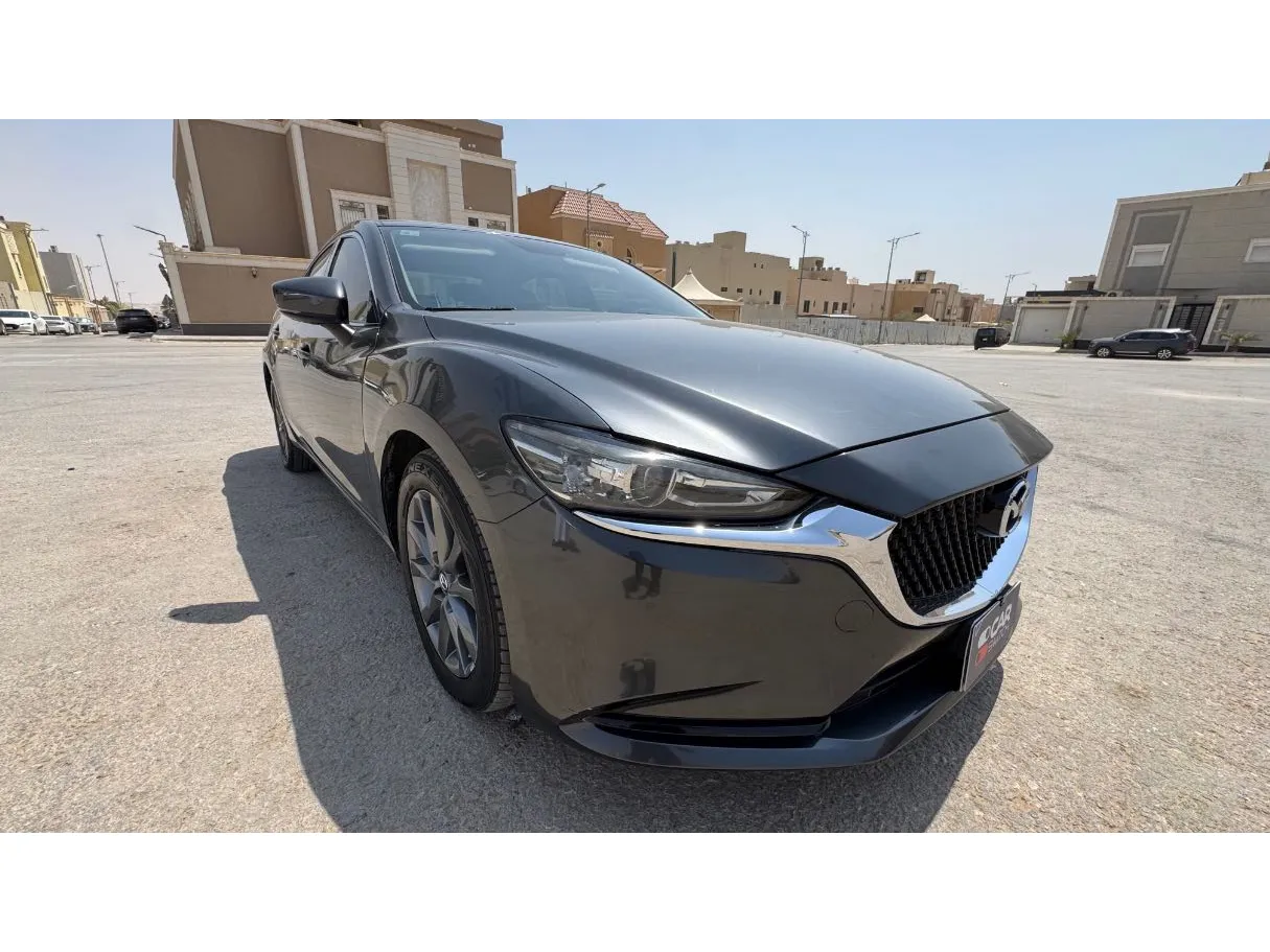 Car image 3