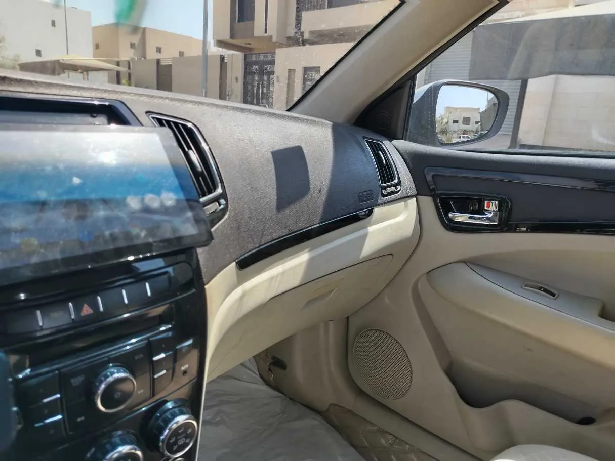 Car image 22
