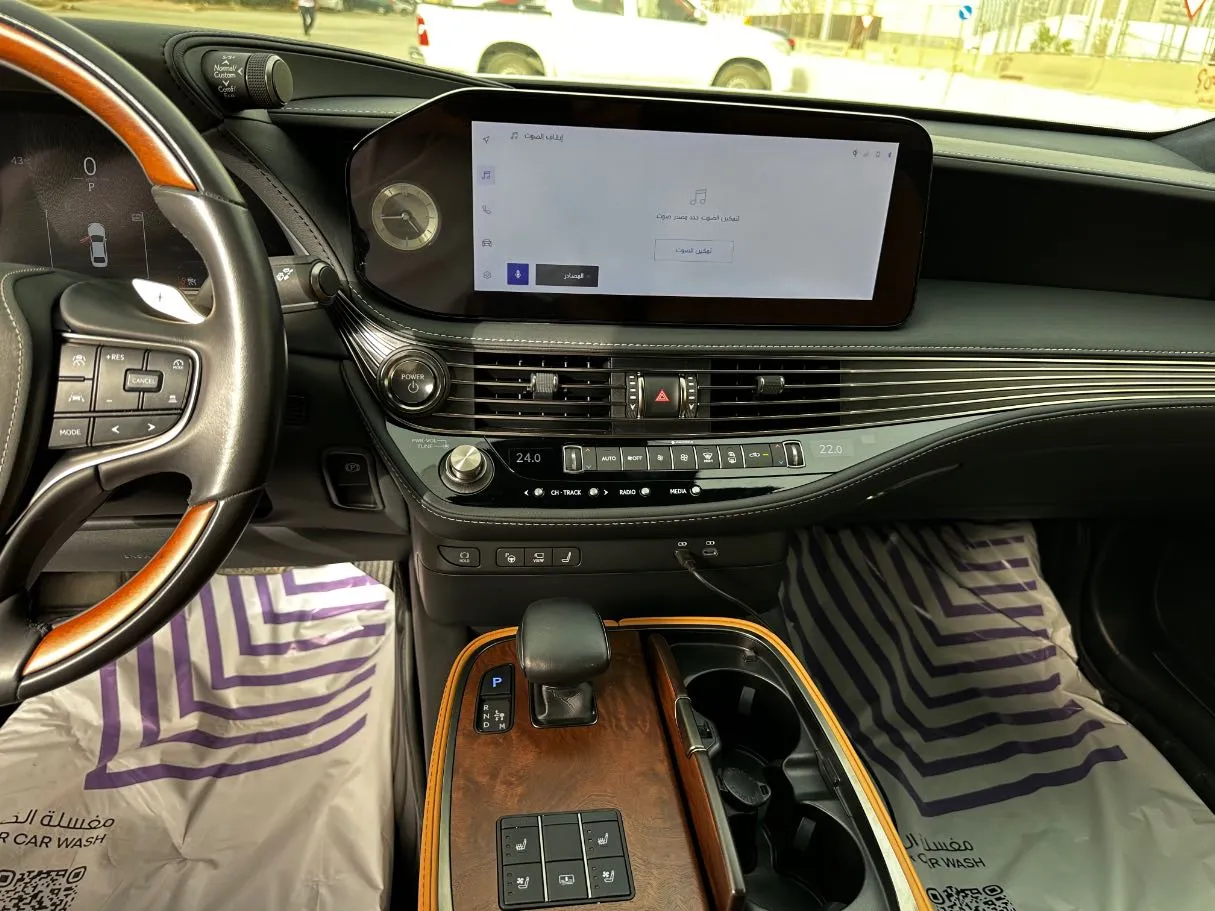Car image 21