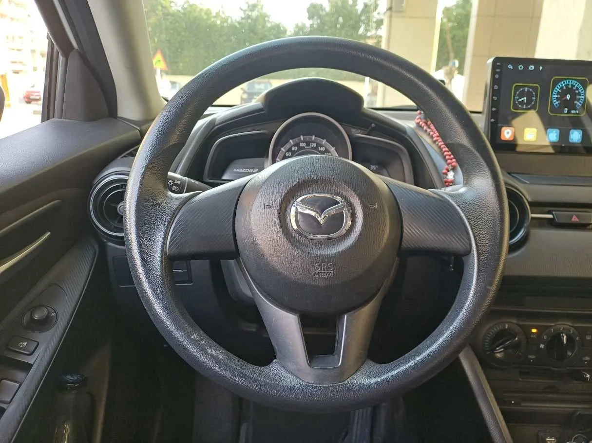 Car image 14