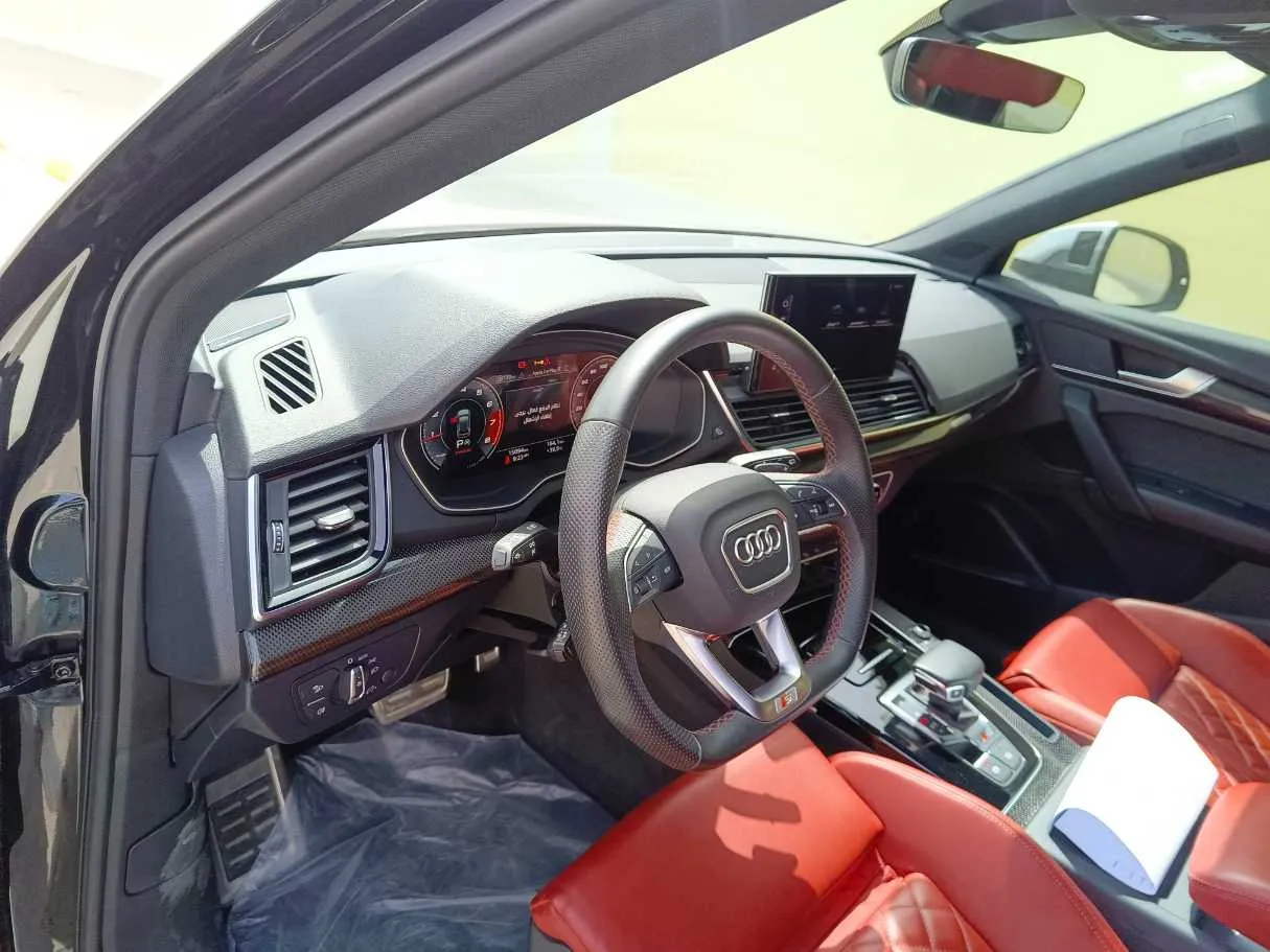 Car image 14
