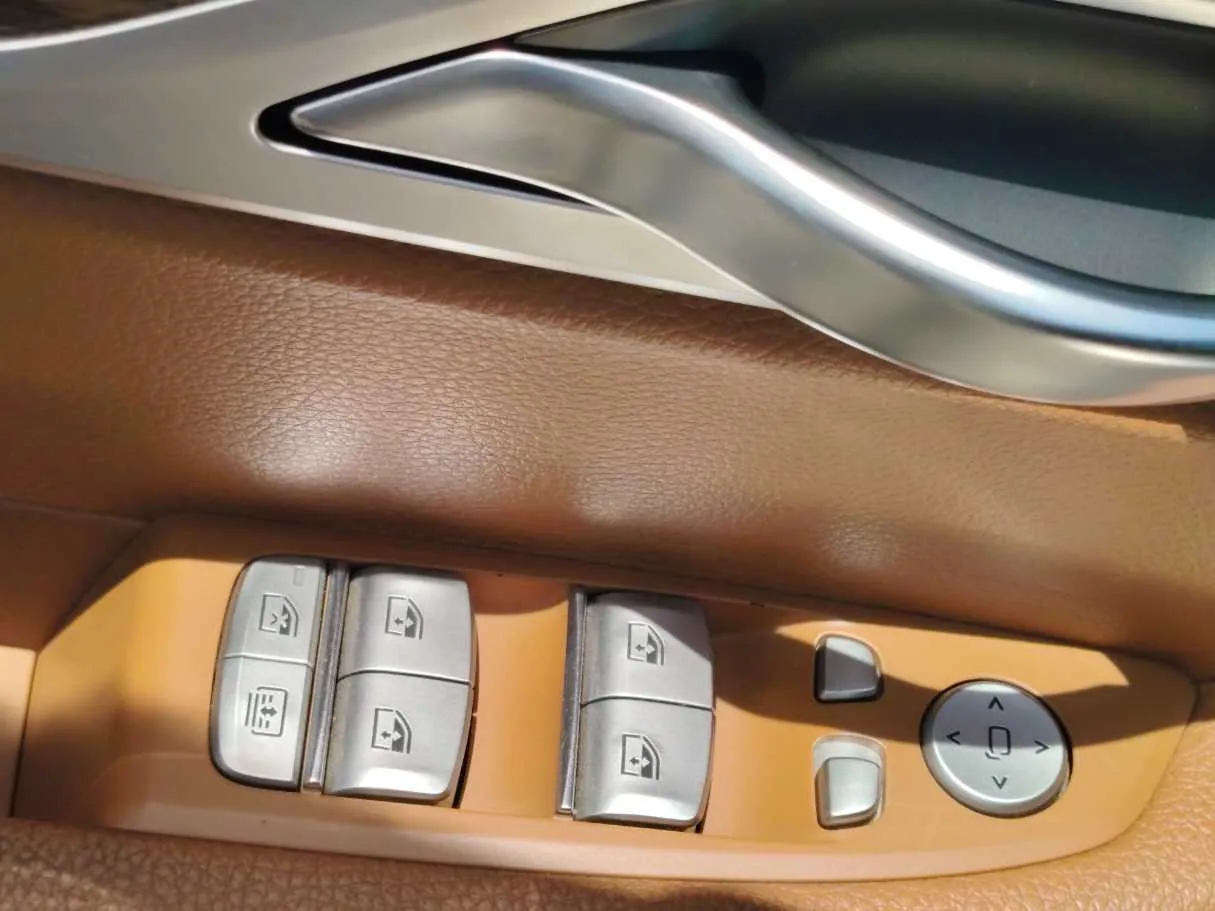 Car image 28