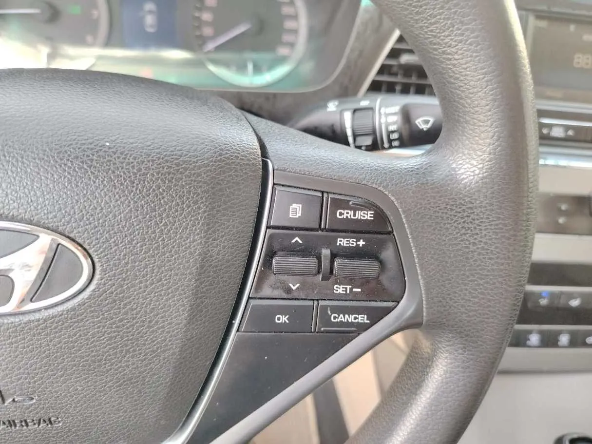 Car image 37
