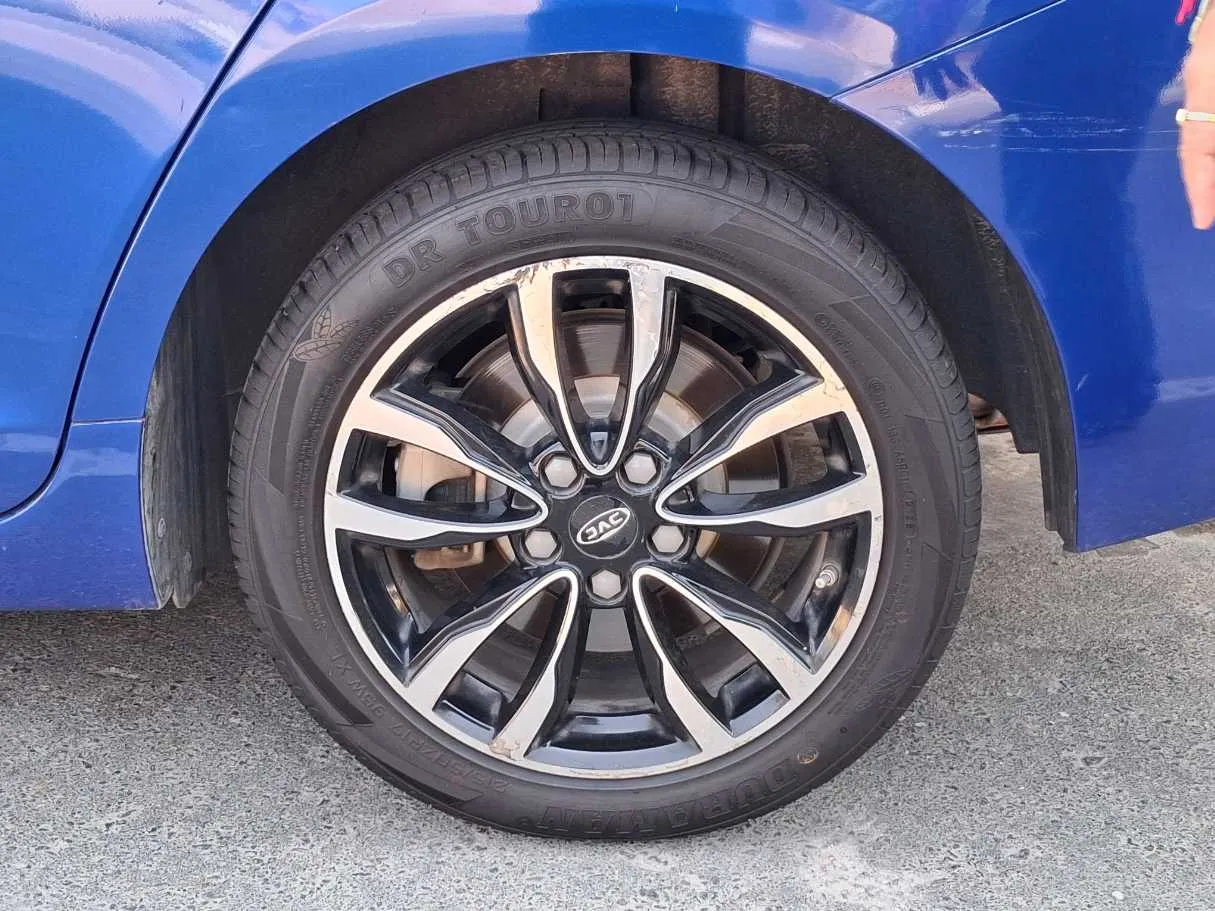 Car image 9