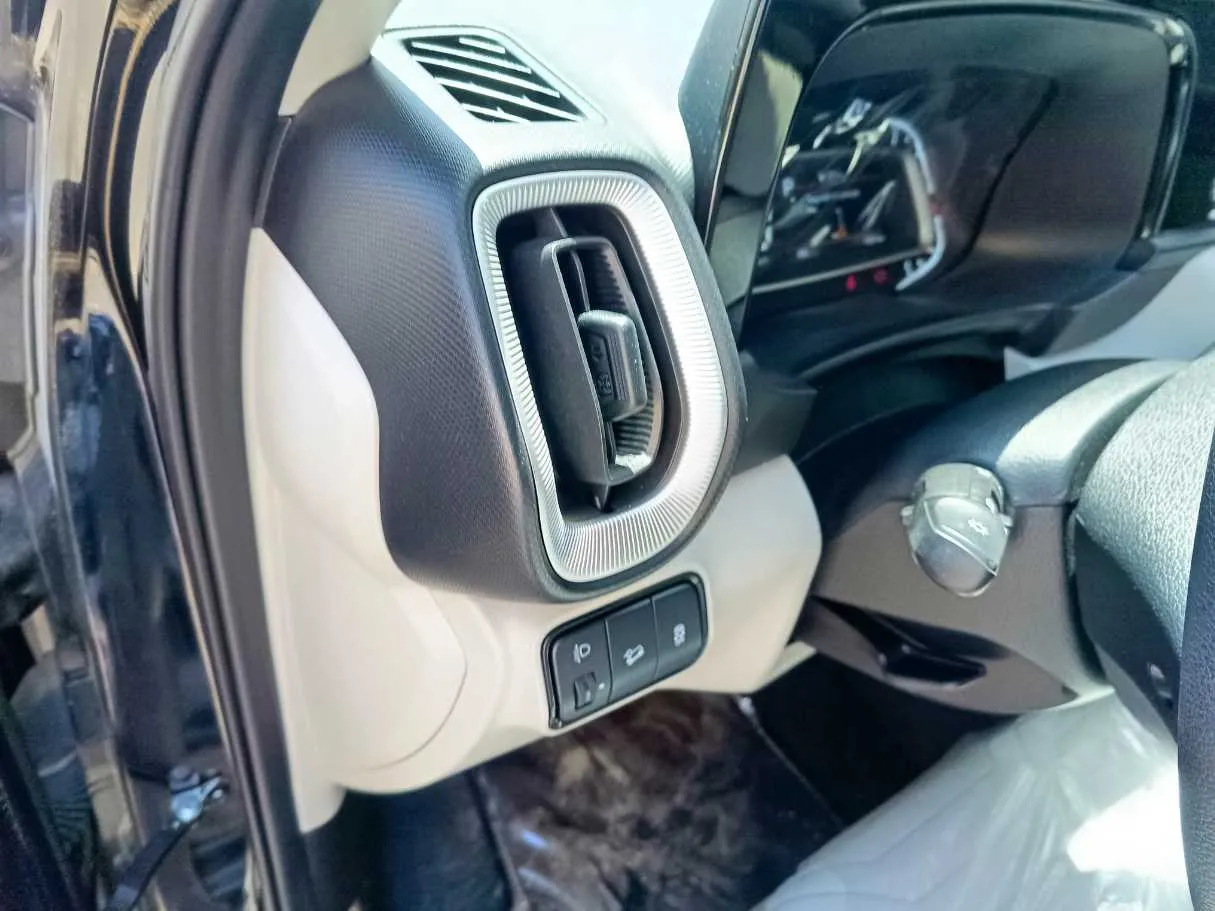 Car image 33
