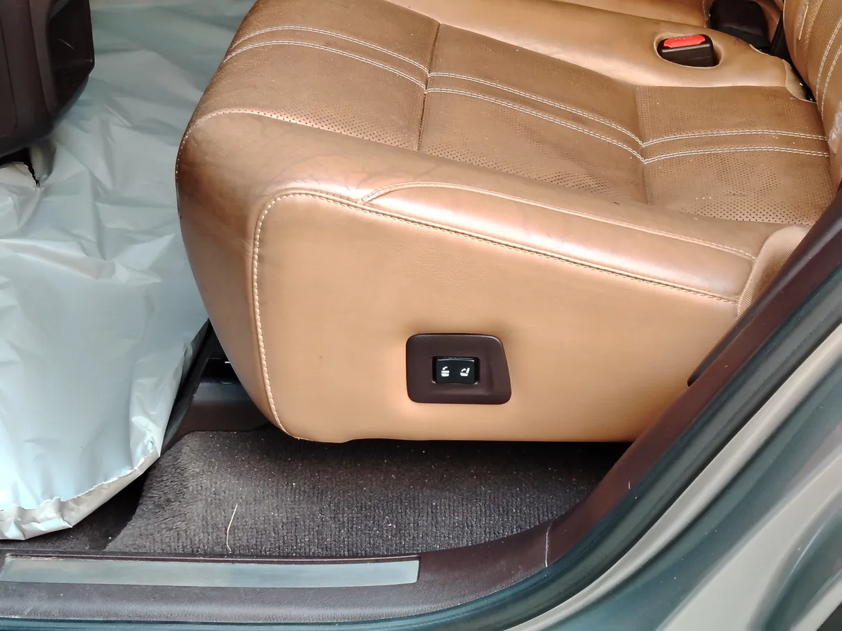 Car image 37
