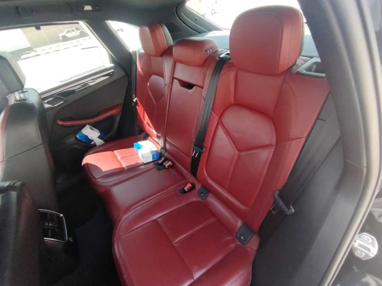 Car image 17