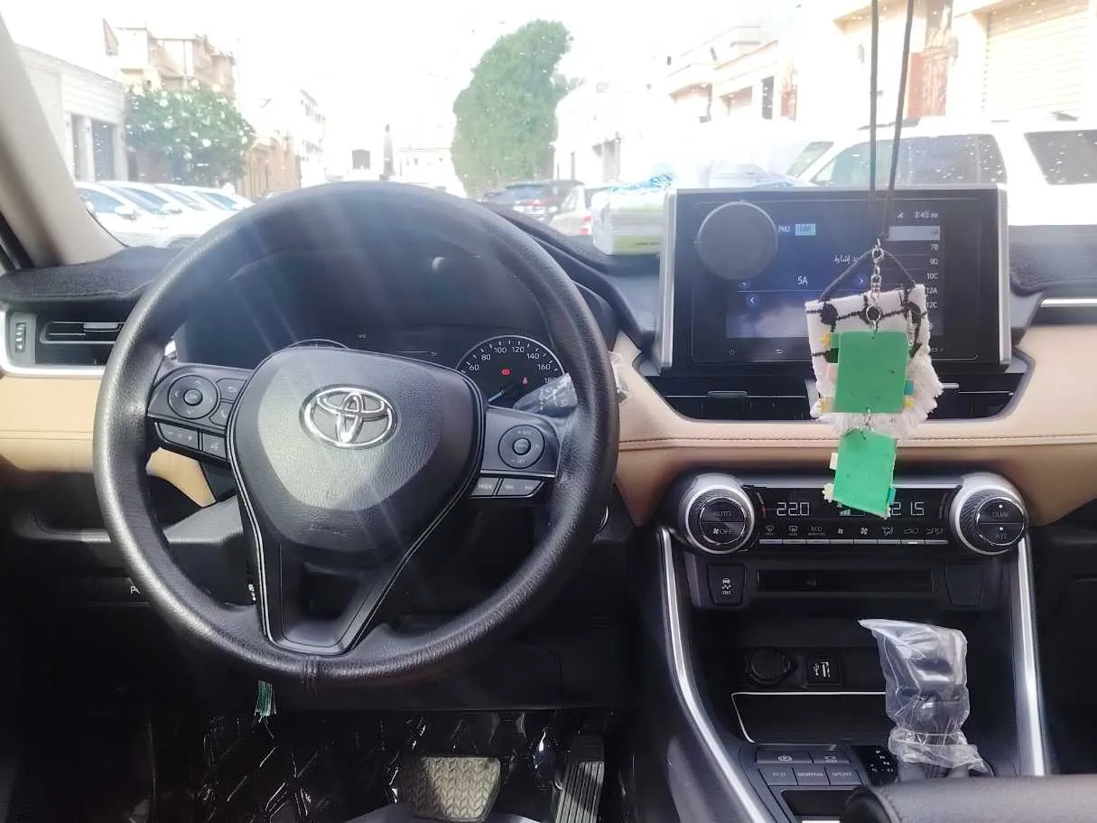 Car image 19