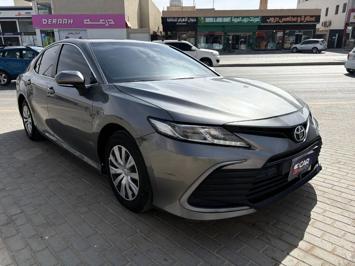 Car image 3