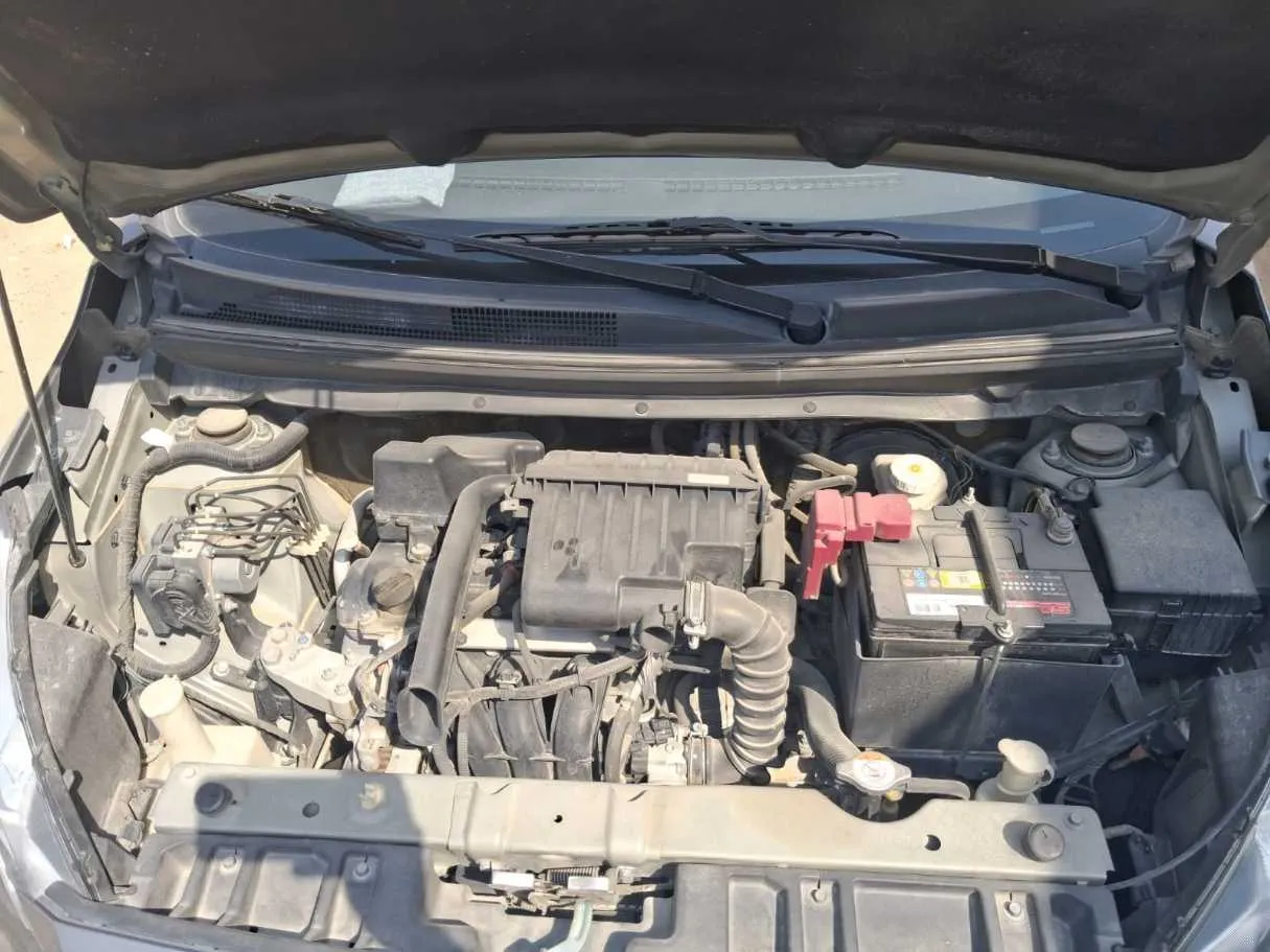 Car image 14