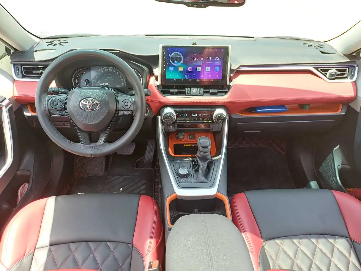 Car image 15