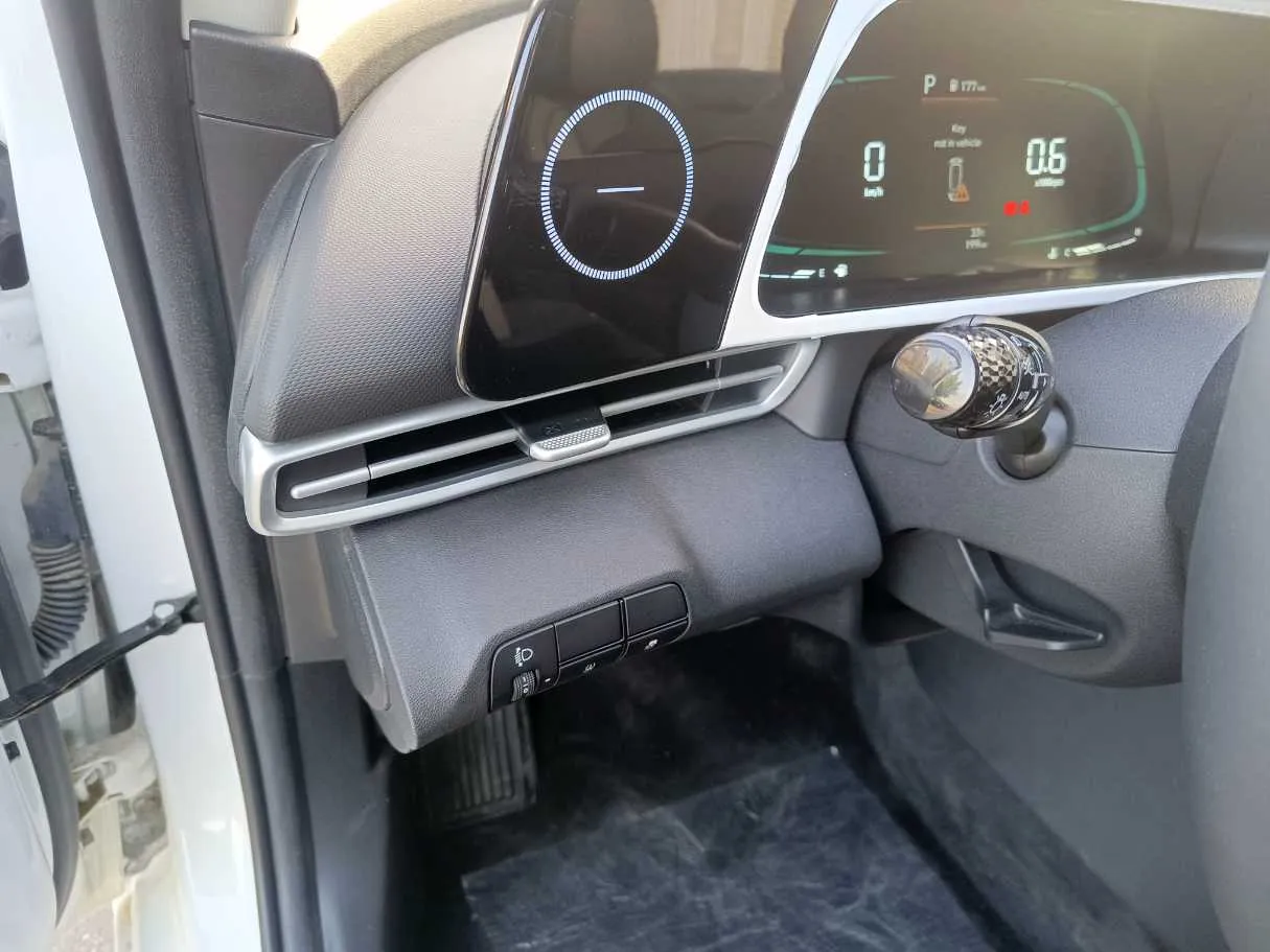 Car image 35