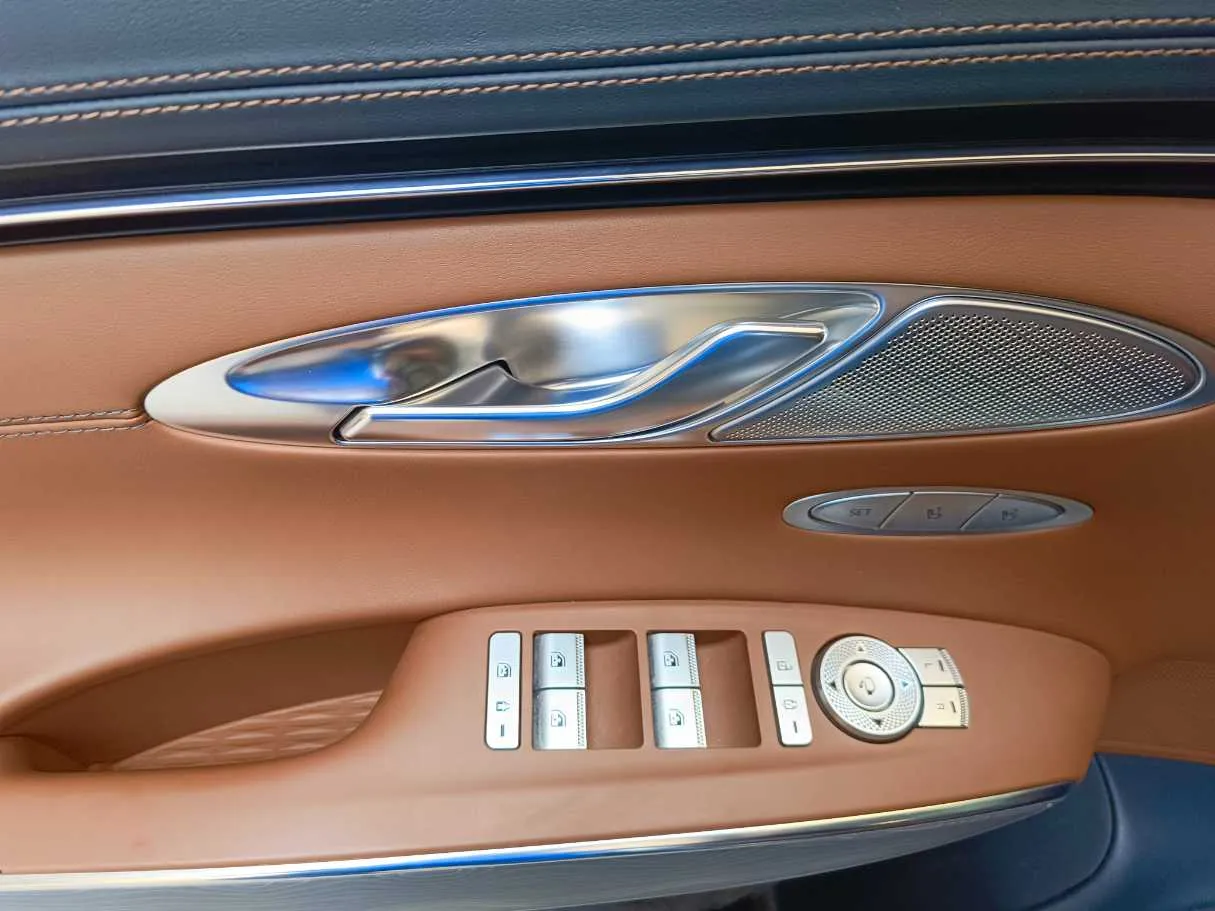 Car image 35