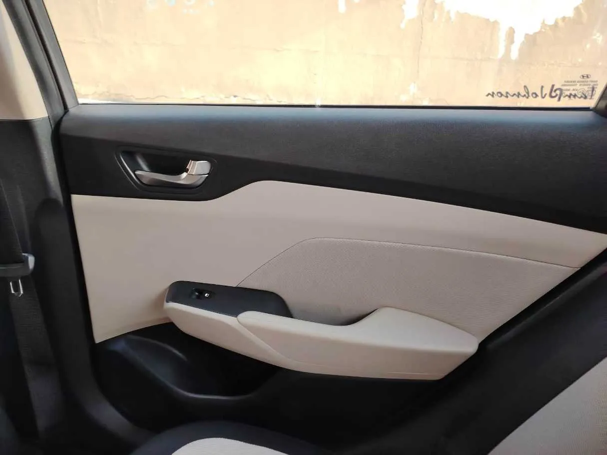Car image 40