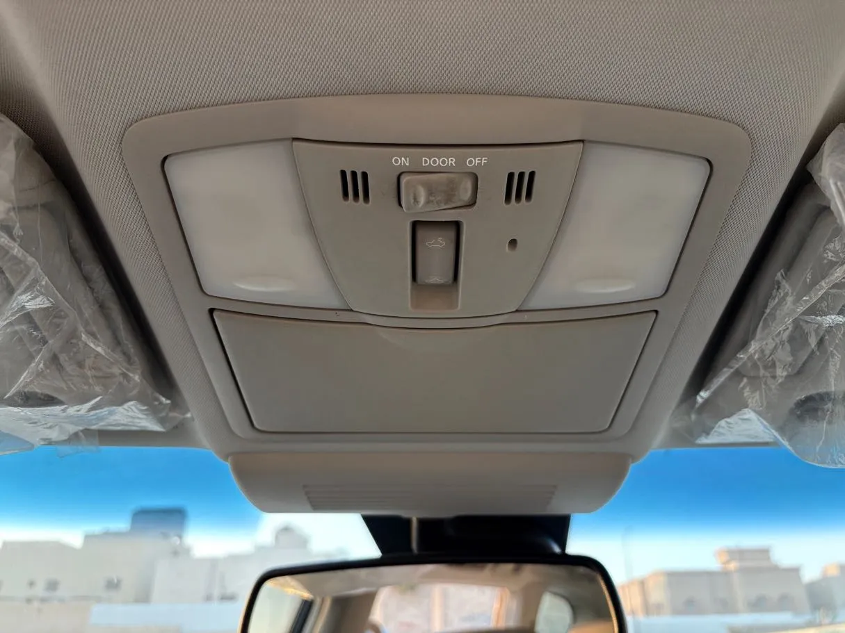 Car image 35