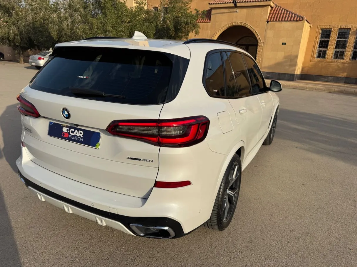 Car image 5