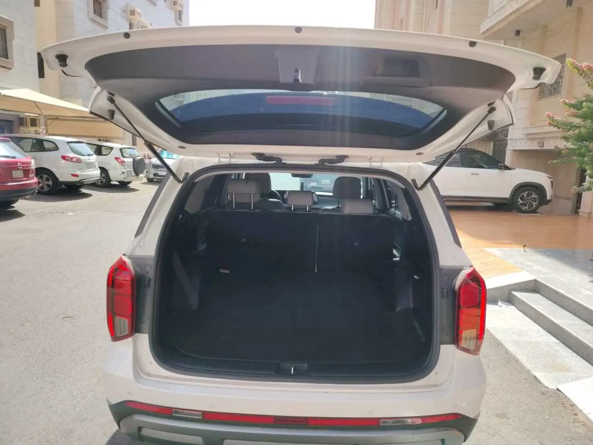 Car image 30