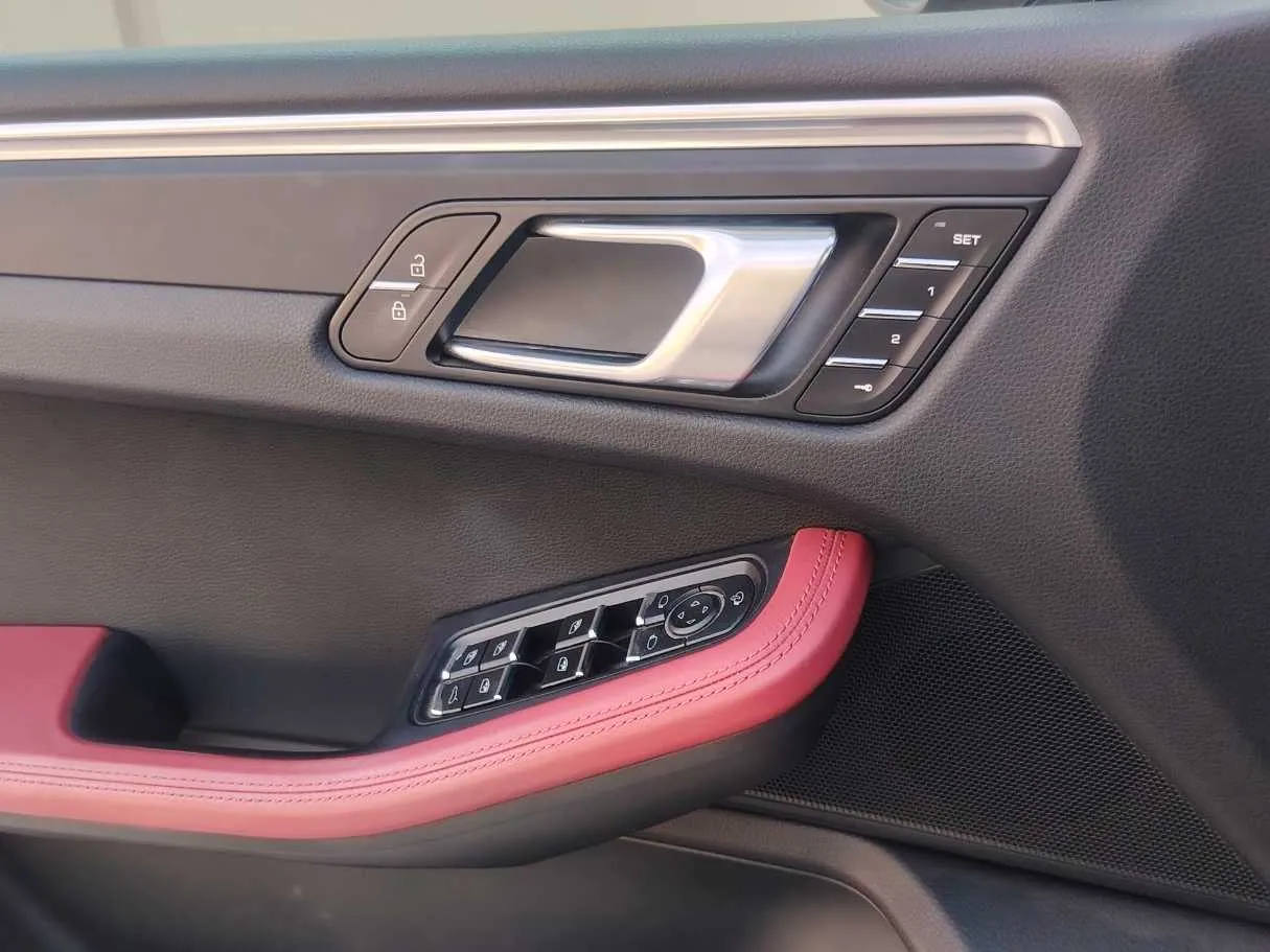 Car image 29