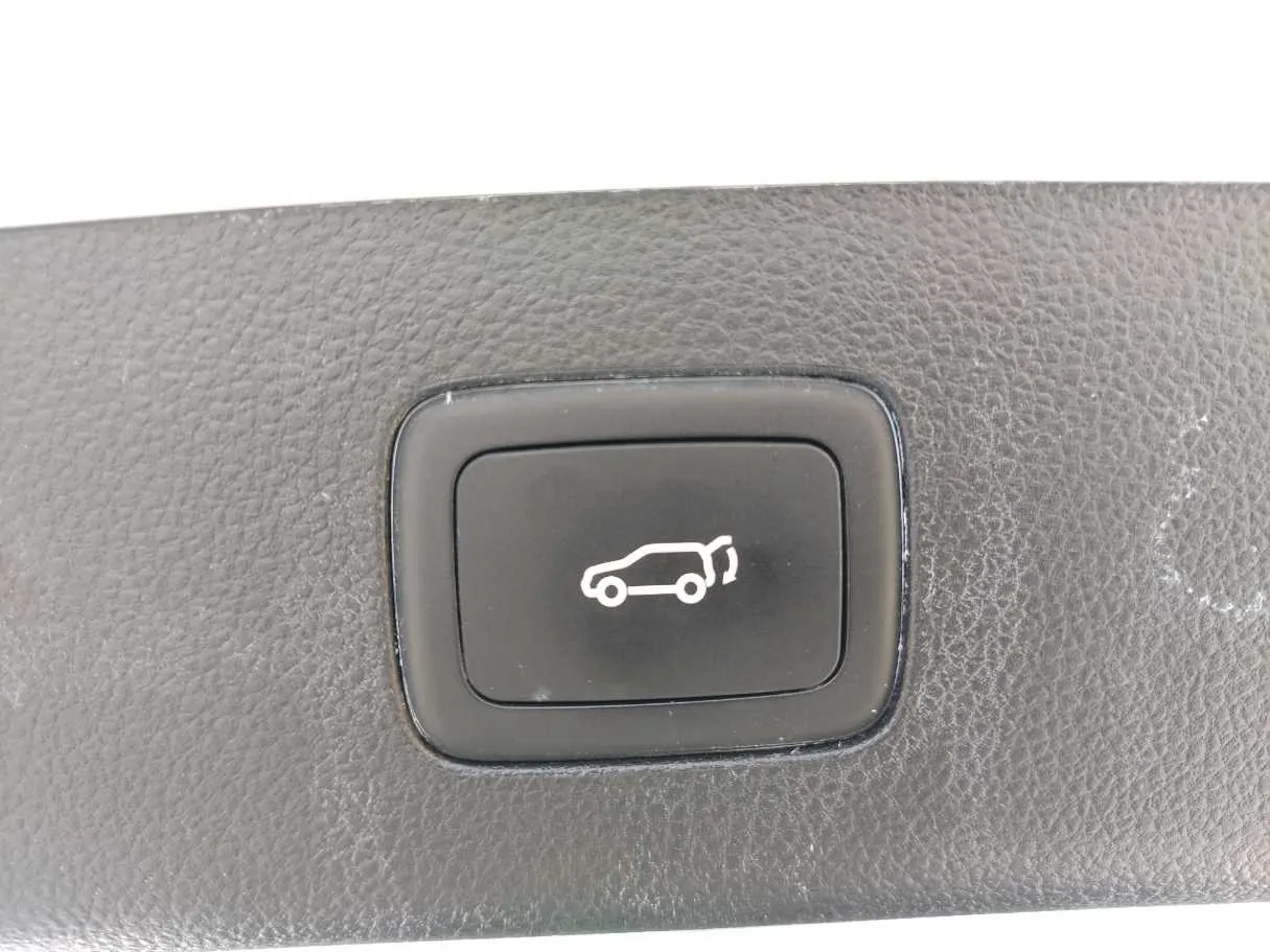 Car image 32