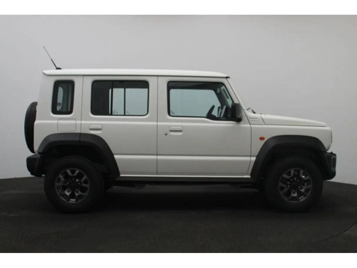 Car image 13