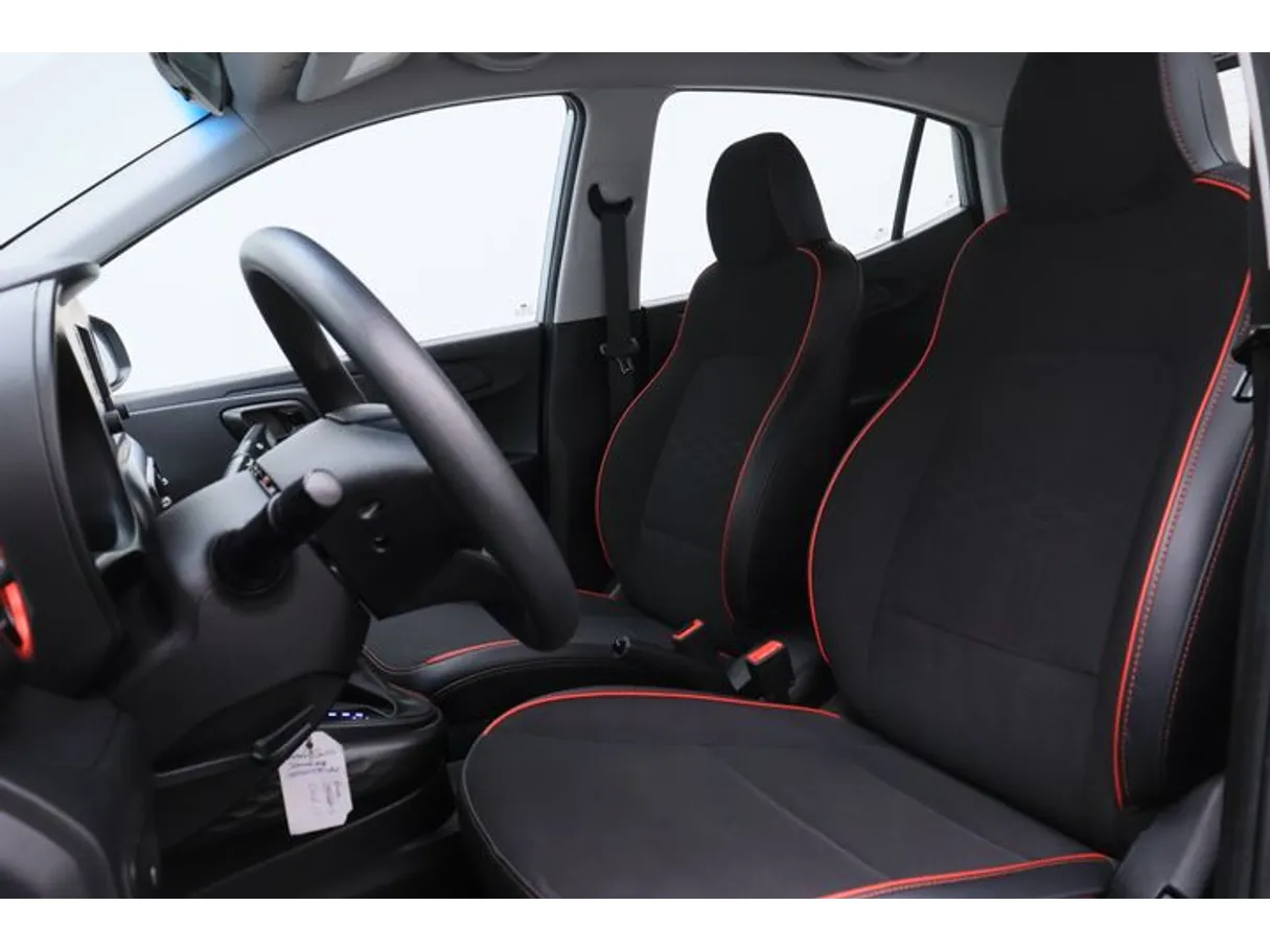 Car image 8