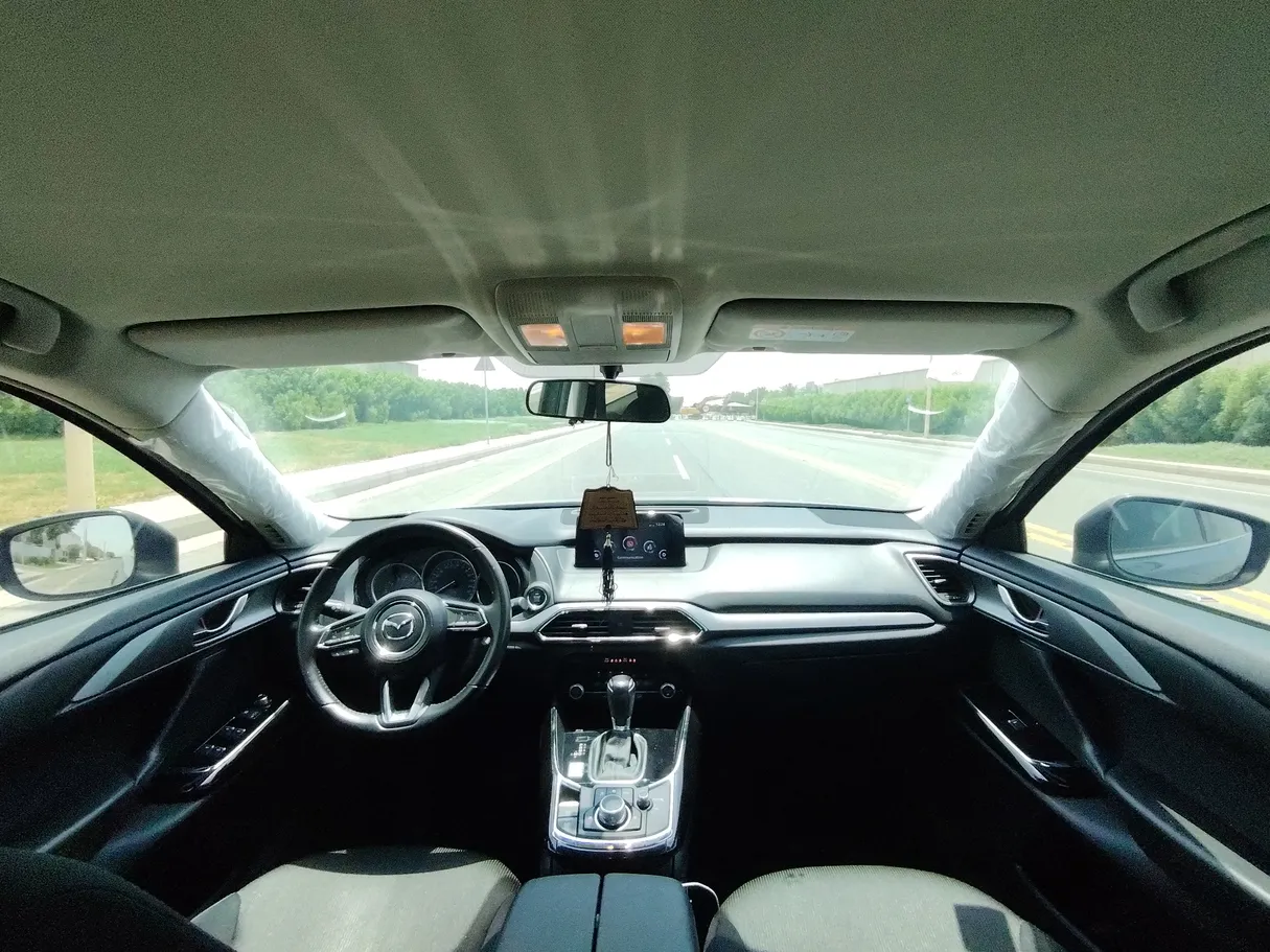 Car image 17