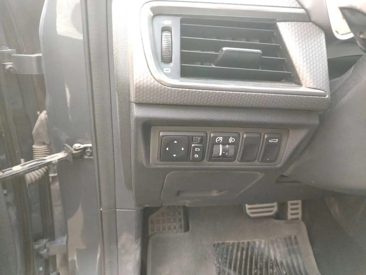 Car image 32