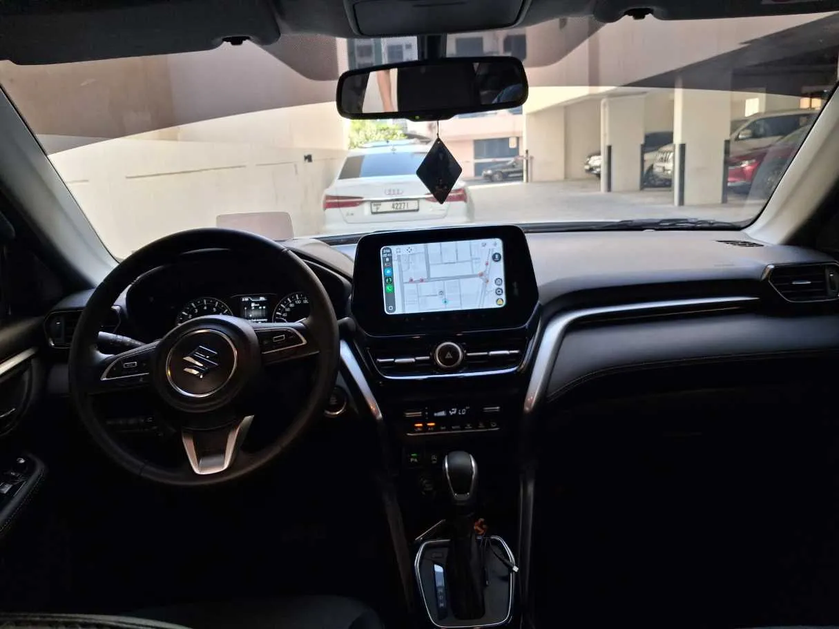 Car image 14