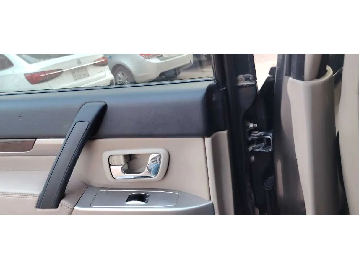 Car image 26