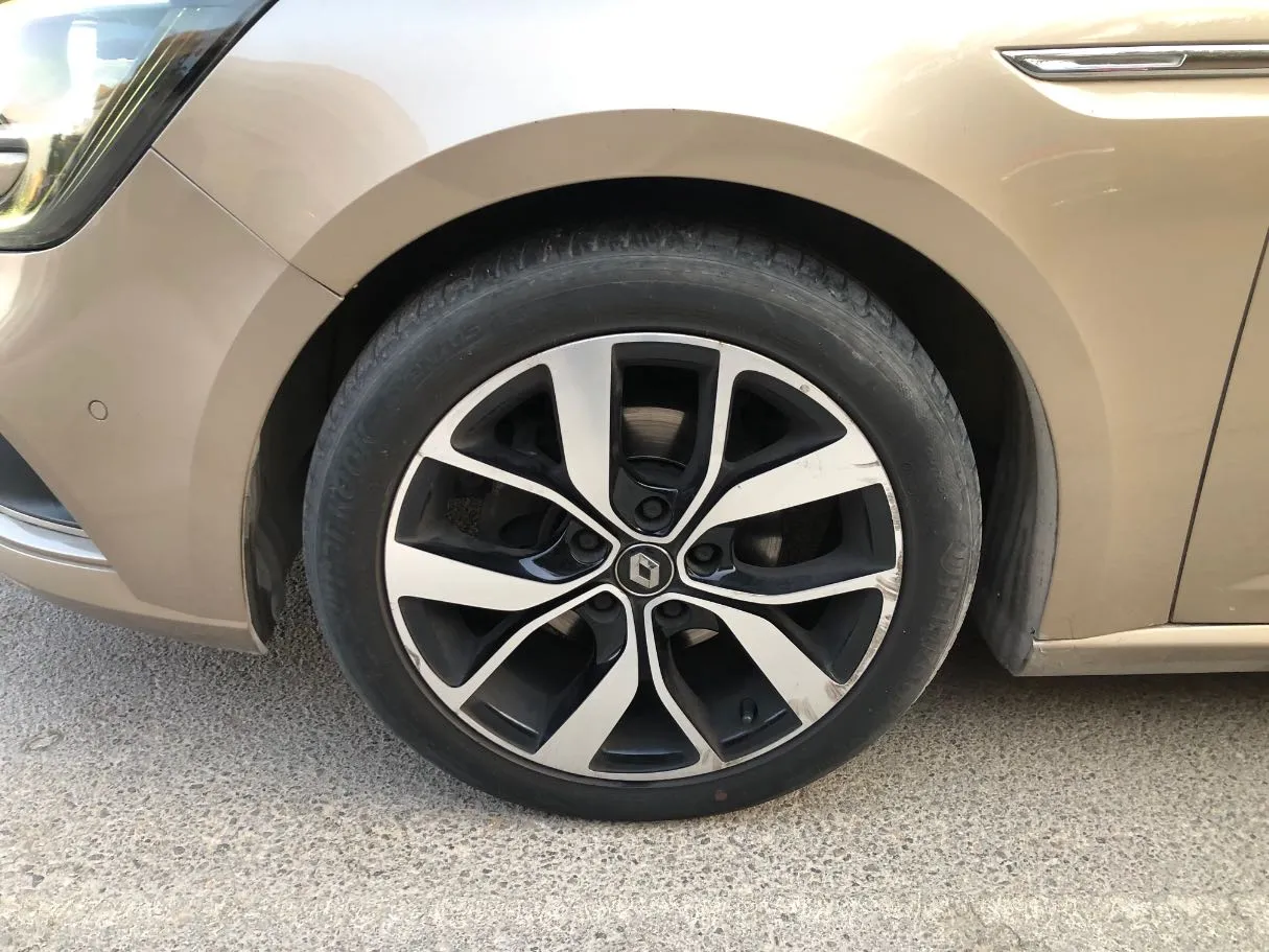 Car image 10
