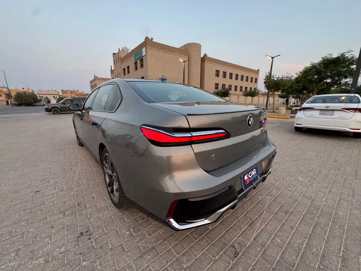 Car image 7