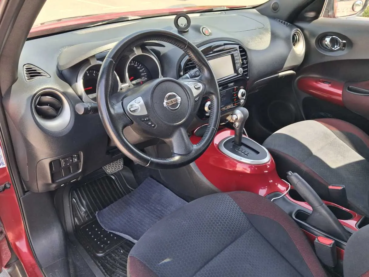 Car image 11