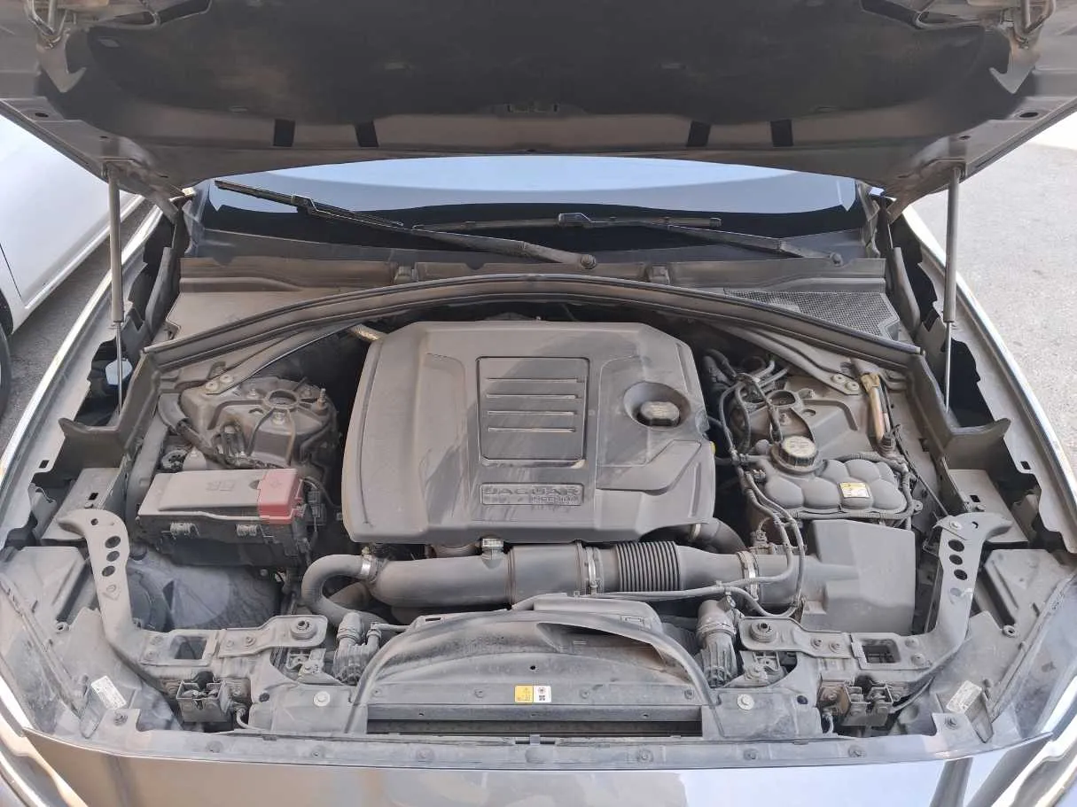 Car image 18