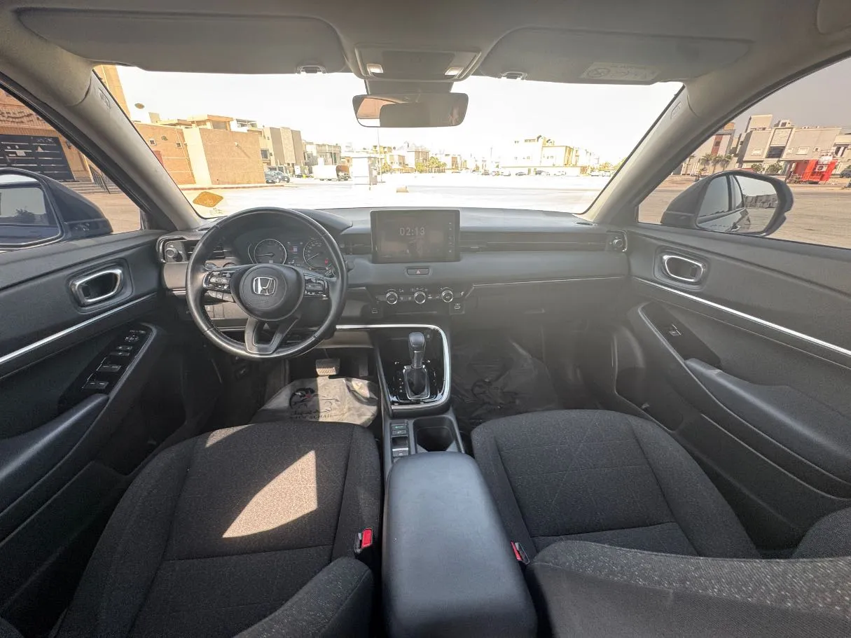 Car image 15