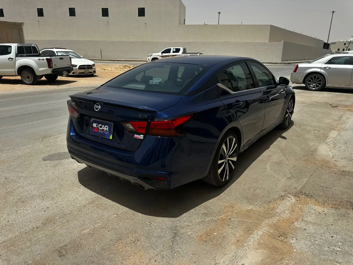 Car image 5