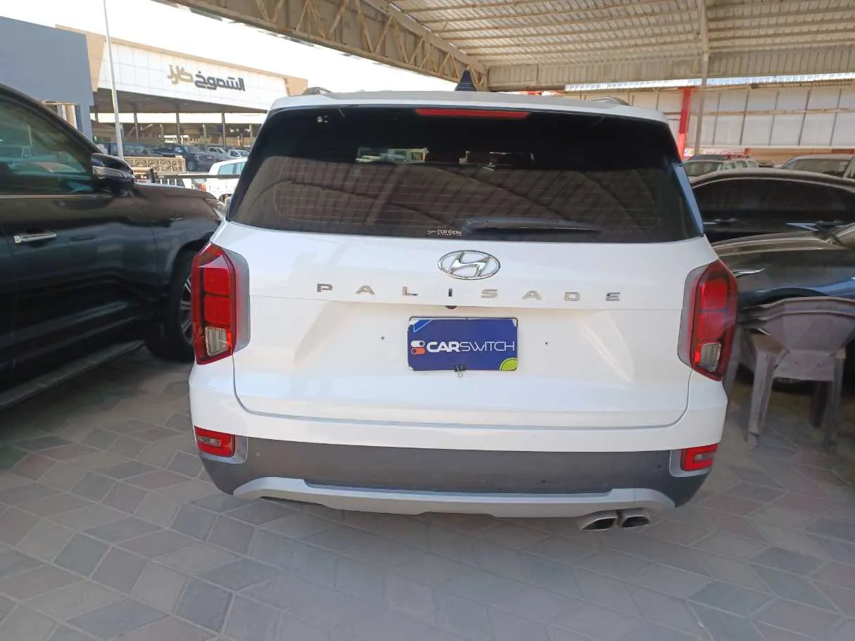 Car image 5
