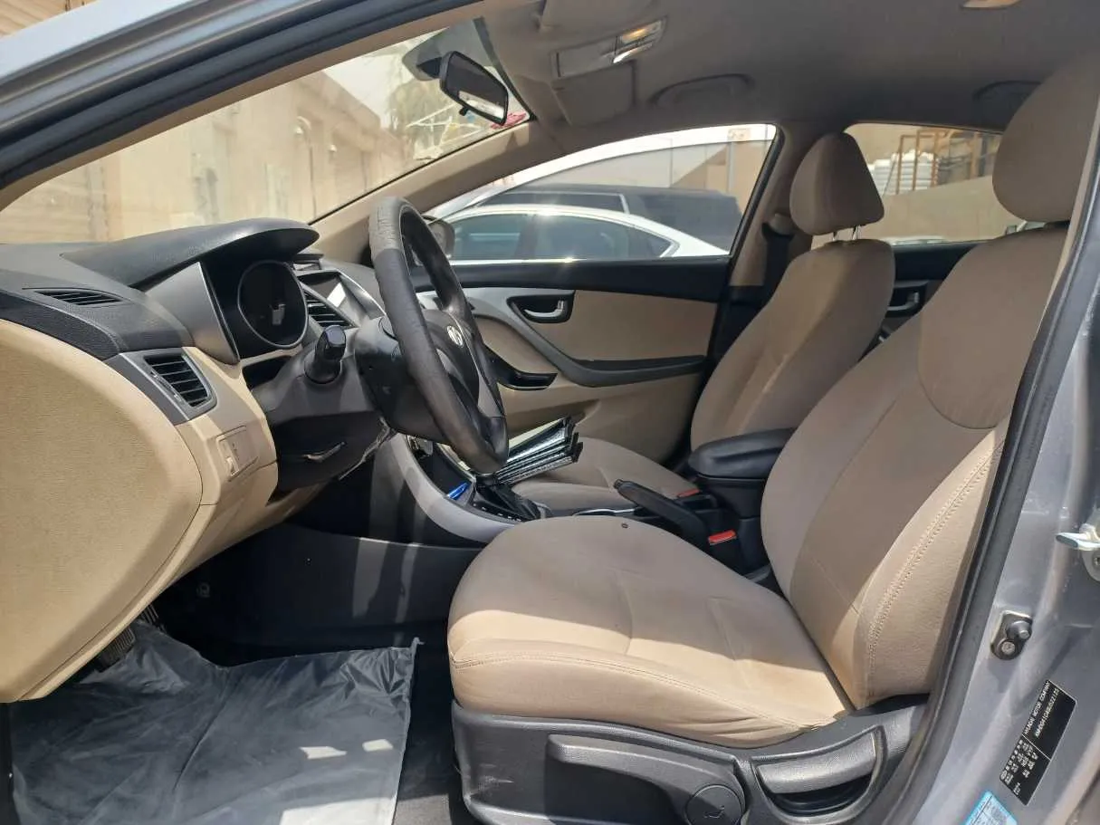Car image 12