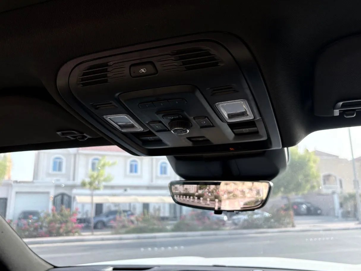 Car image 27