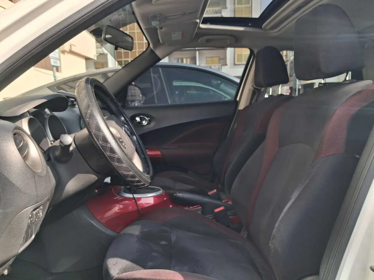 Car image 12