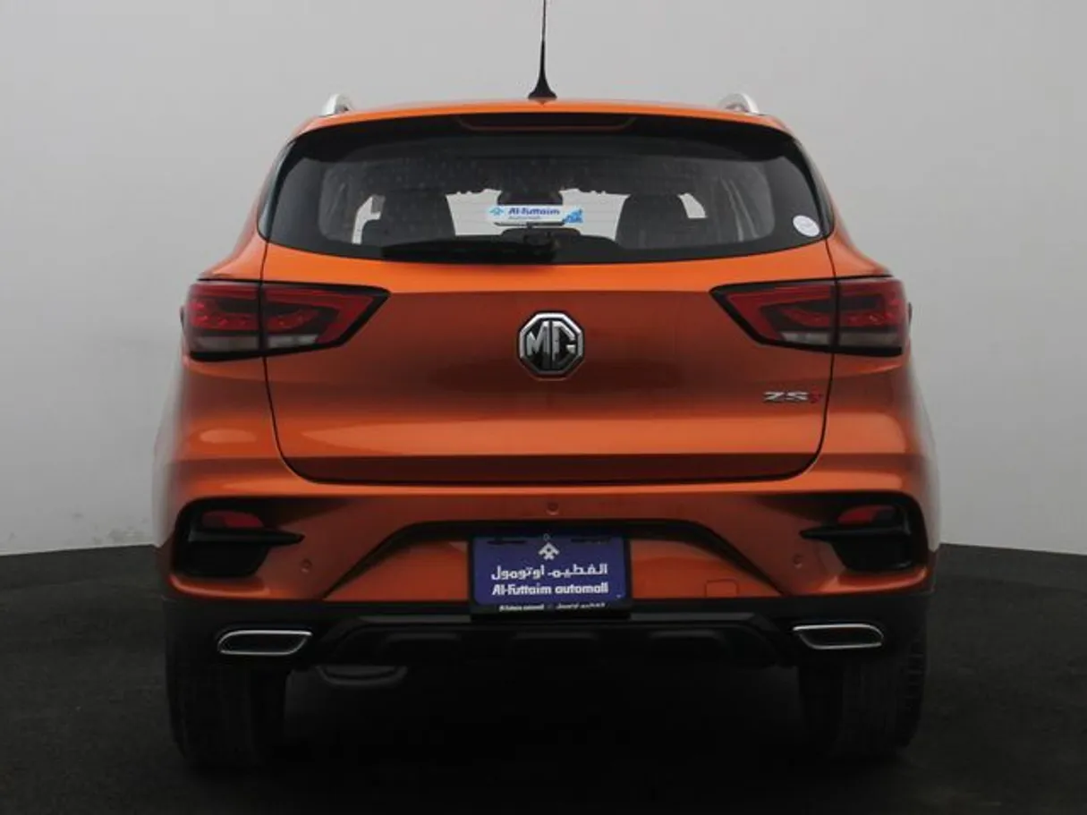 Car image 12