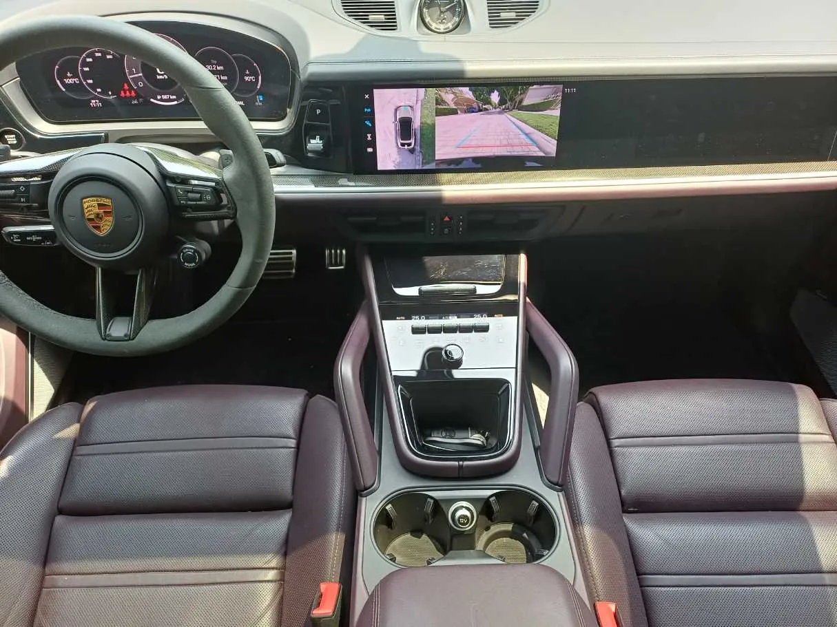Car image 15