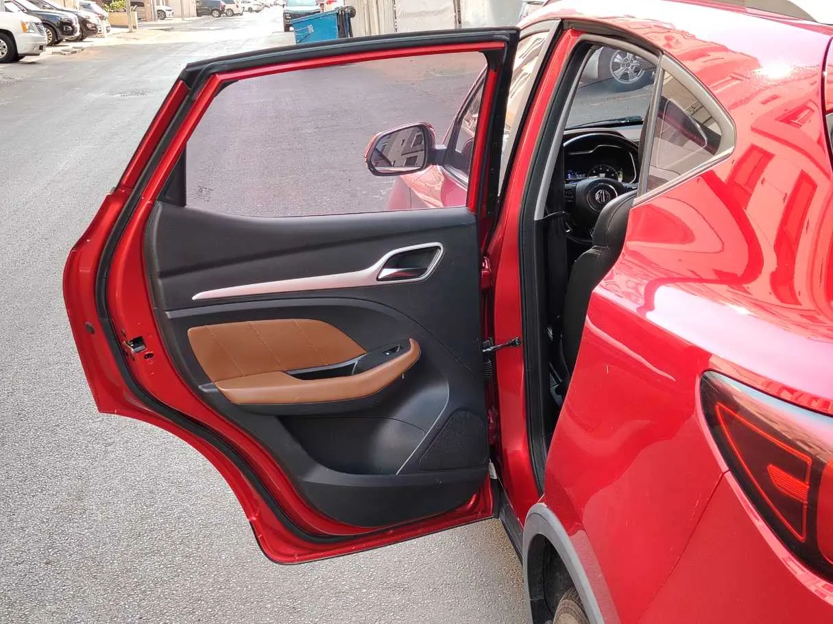 Car image 14