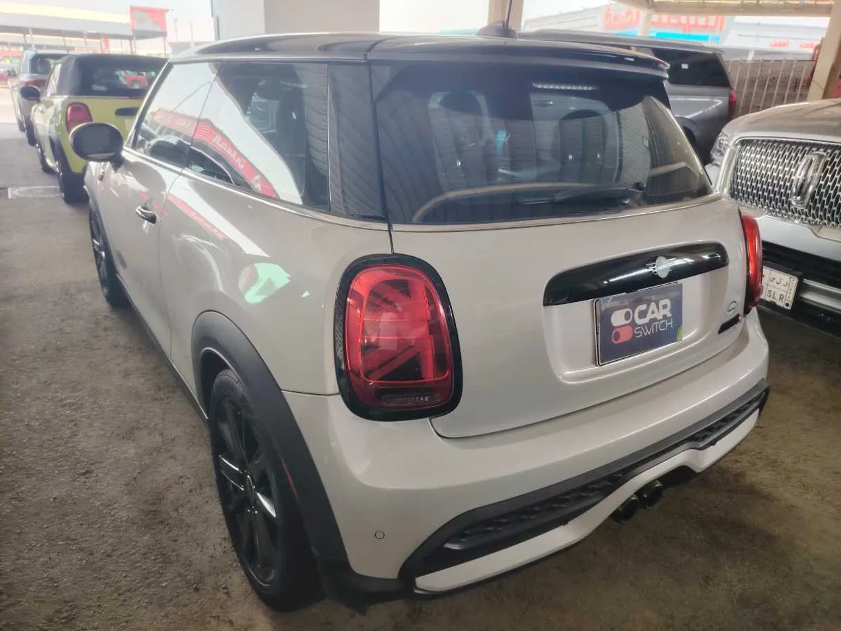 Car image 7